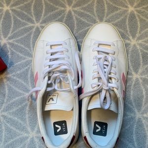 Lightly worn size 41 veja runner
